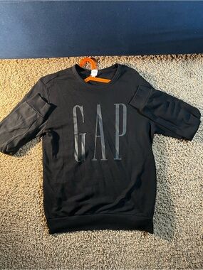 GAP Men’s Black Crewneck Logo Sweater